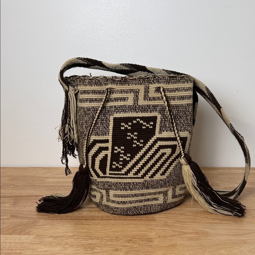 Handcrafted wayuu tribe mocila Woven Bucket Bag - Brown and Cream hat design
